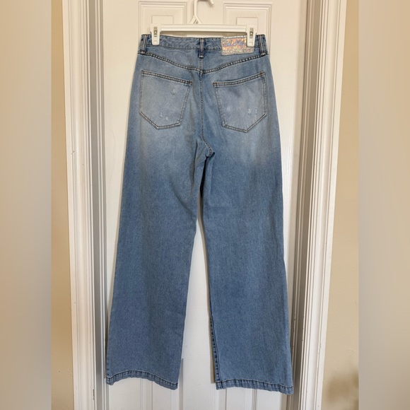 Circus NY Women’s High Waisted Ripped Wide-Leg 90s Baggy Jeans - Picture 3 of 16